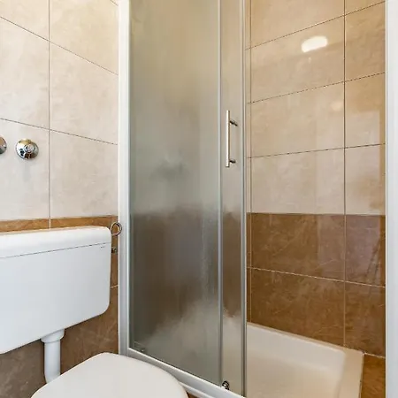 Apartments And Rooms Vuleta, Close To The Beach Makarska Room photo