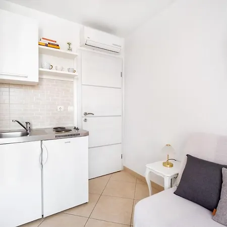 Apartments And Rooms Vuleta, Close To The Beach Makarska Room photo