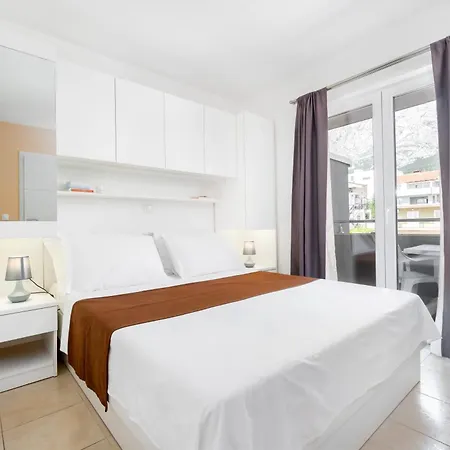 Apartments And Rooms Vuleta, Close To The Beach Makarska Exterior photo