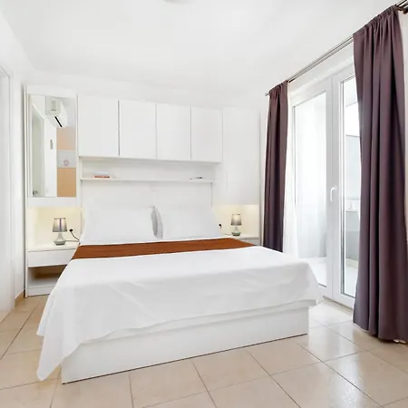 Apartments And Rooms Vuleta, Close To The Beach Makarska Exterior photo