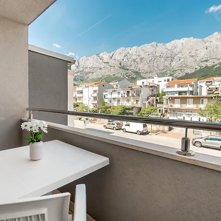 Apartments And Rooms Vuleta, Close To The Beach Makarska Room photo