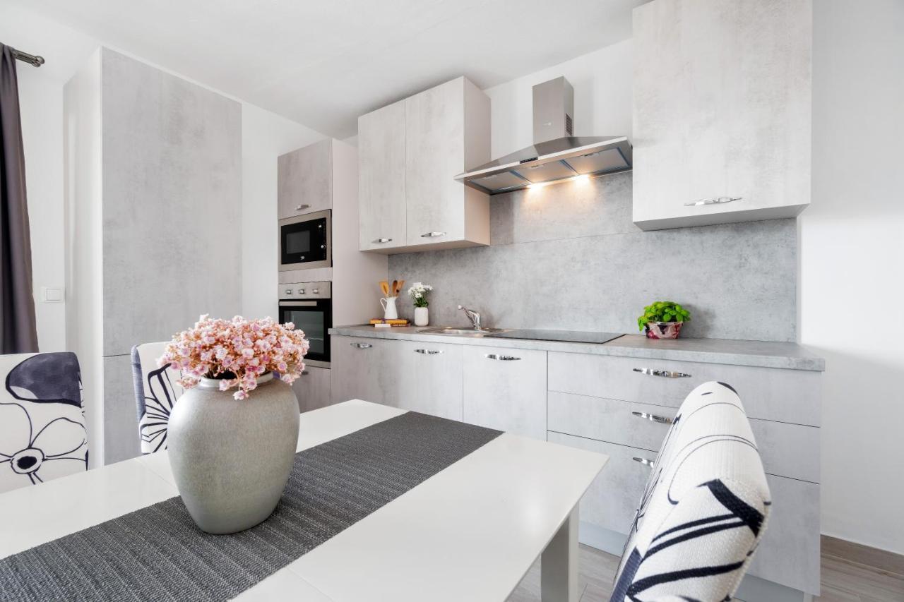Apartment And Vuleta, Close To The Makarska