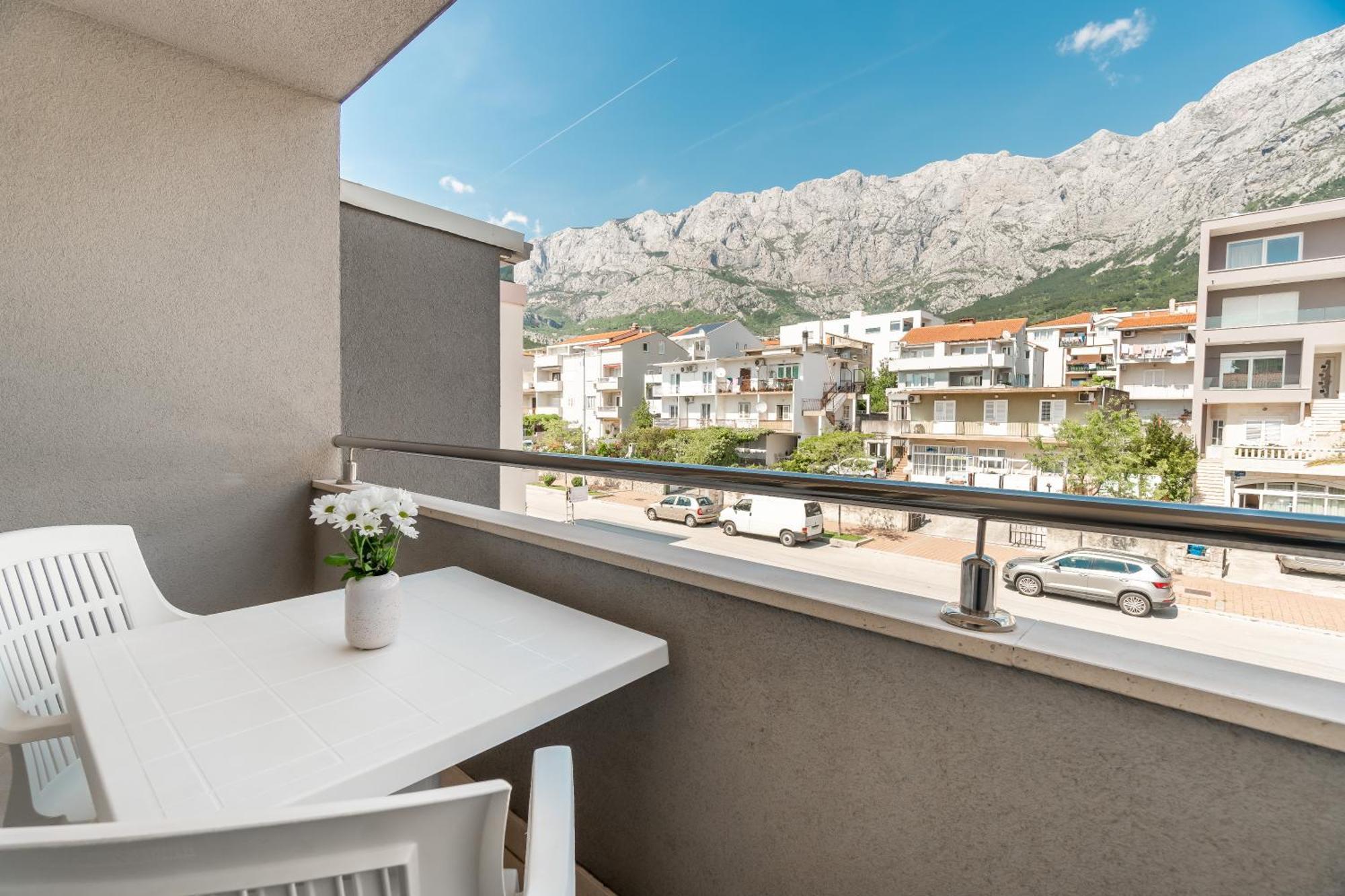 Apartment And Vuleta, Close To The